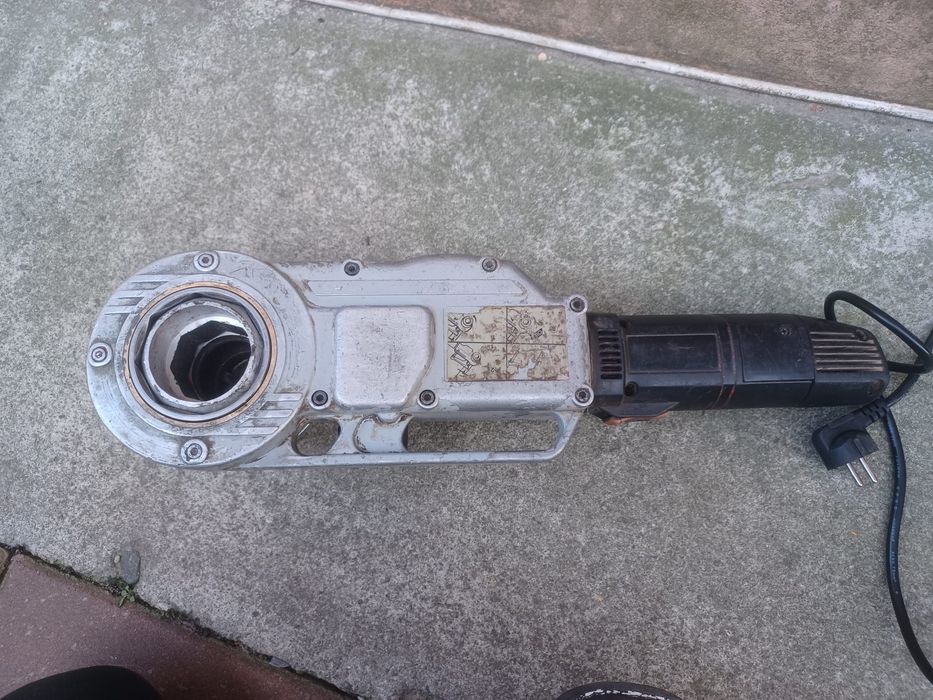 filieră electrică portabilă (clupă de filetat), modelul Super-Ego Supertronic 2000 (un brand din grupul Rothenberger).