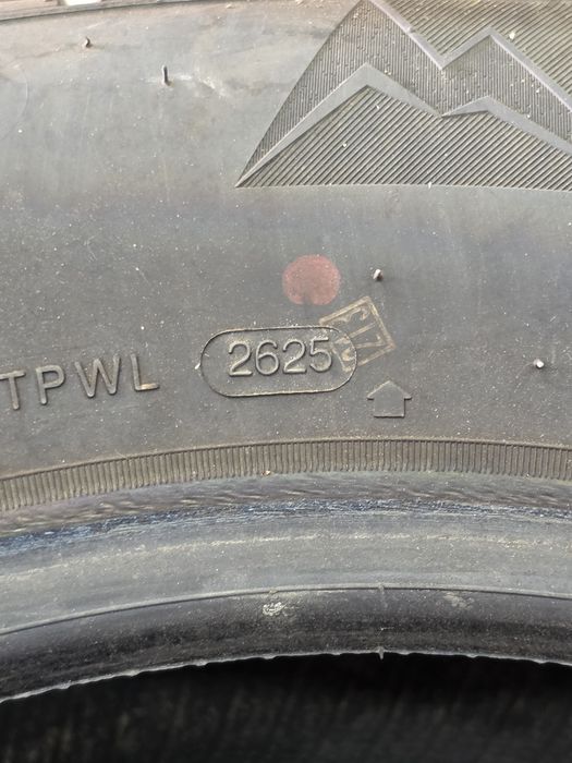 Freedom Drive North Claw 225/65 R17 102 T