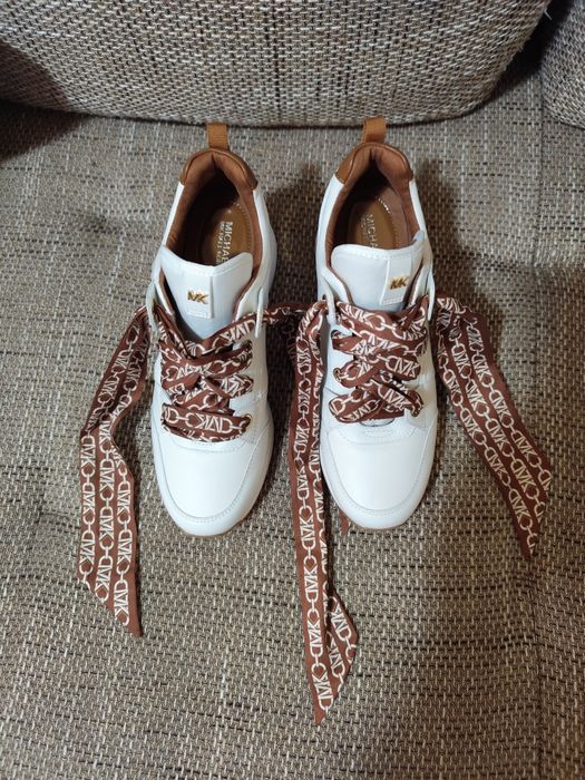 Vând adidași Michael Kors model  Women's Georgie Bow Trainer Sneakers