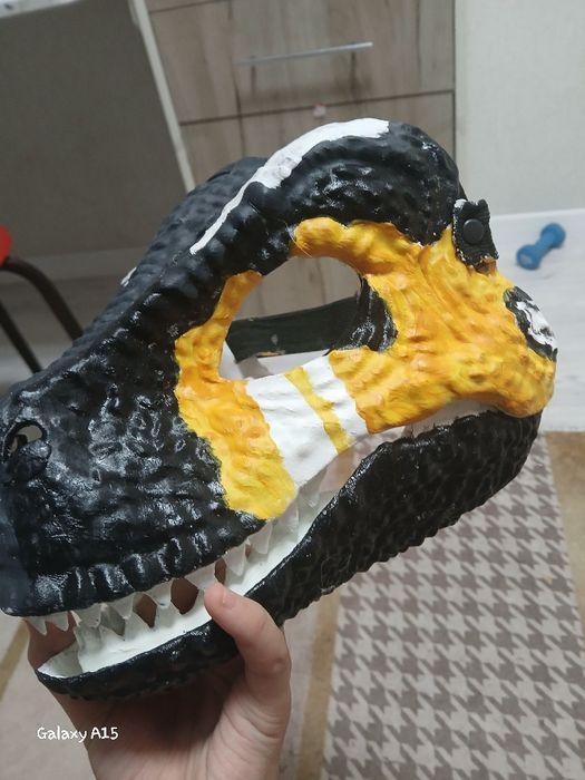 Маска раптора сломанная