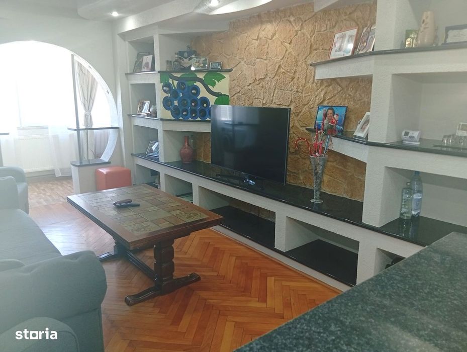 Apartament 3 camere in Gradiste