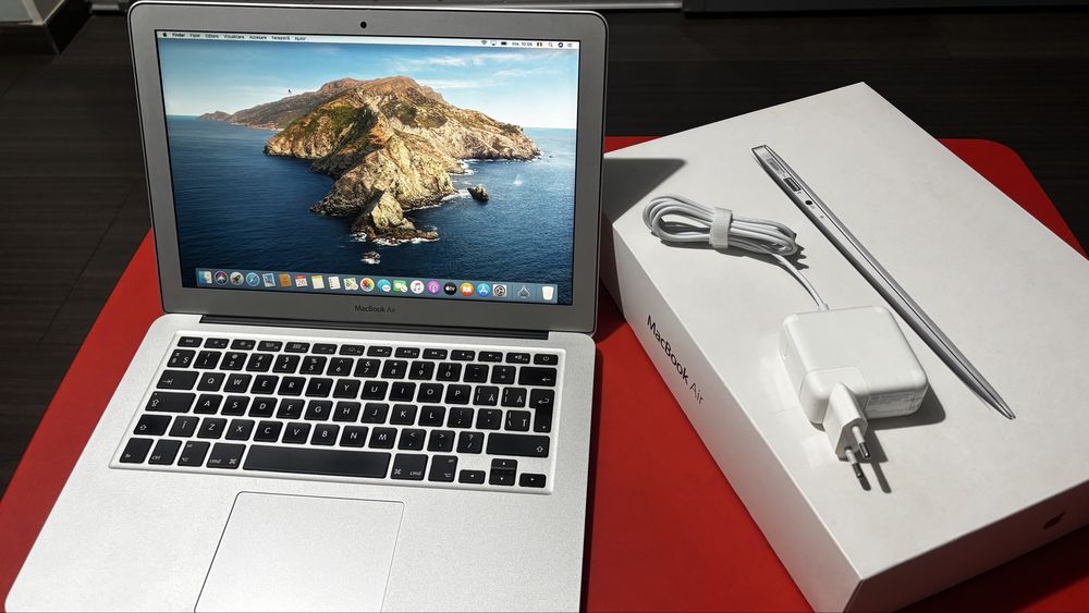Vând MacBook Air model A1466 - ca nou