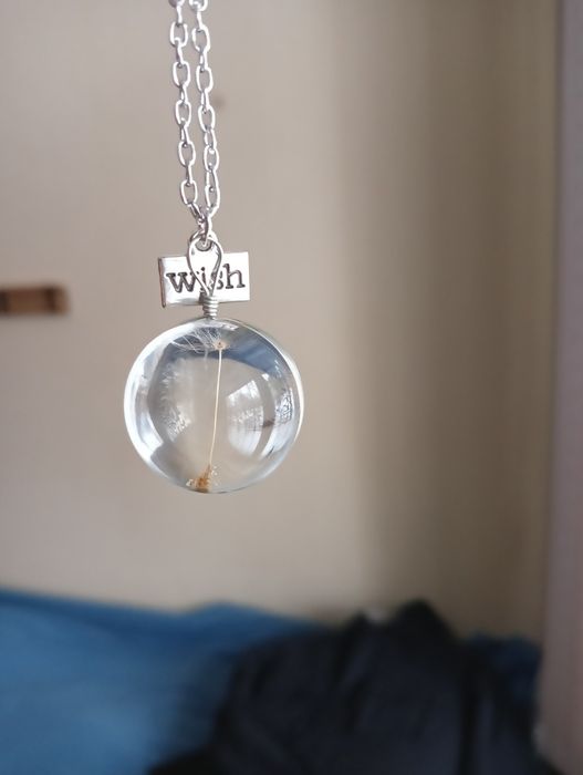 Стеклянный кулон с одуванчиком внутри