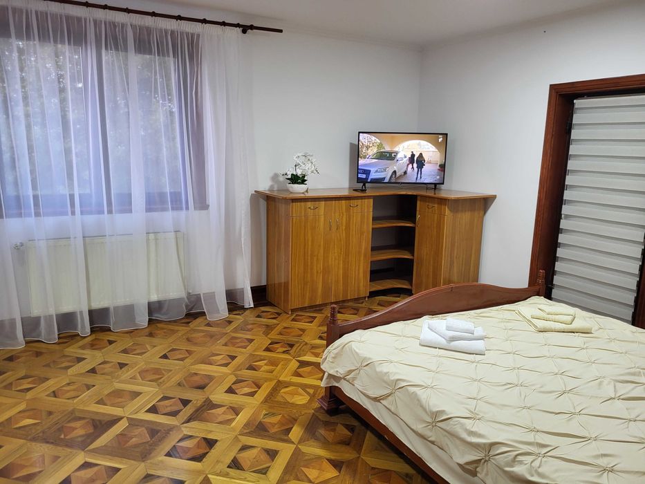 Inchiriez casa P+1+M, 7 camere 500 mp, teren 1200 mp, in Tg-Jiu