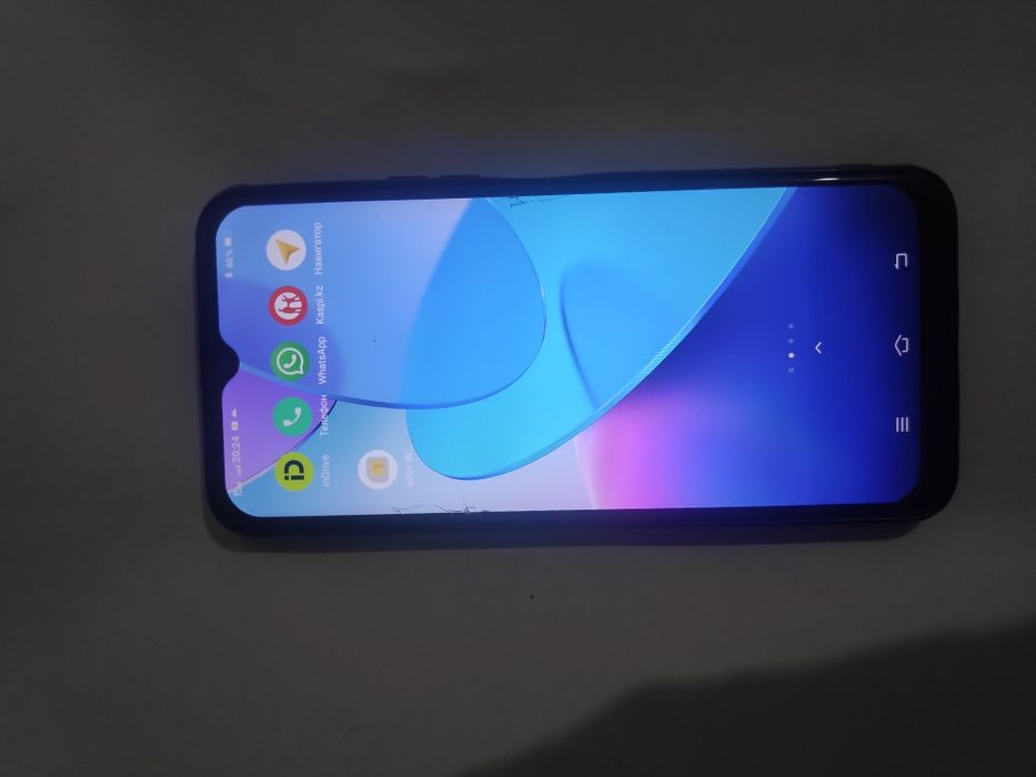 Vivo v2027 64GB хороший