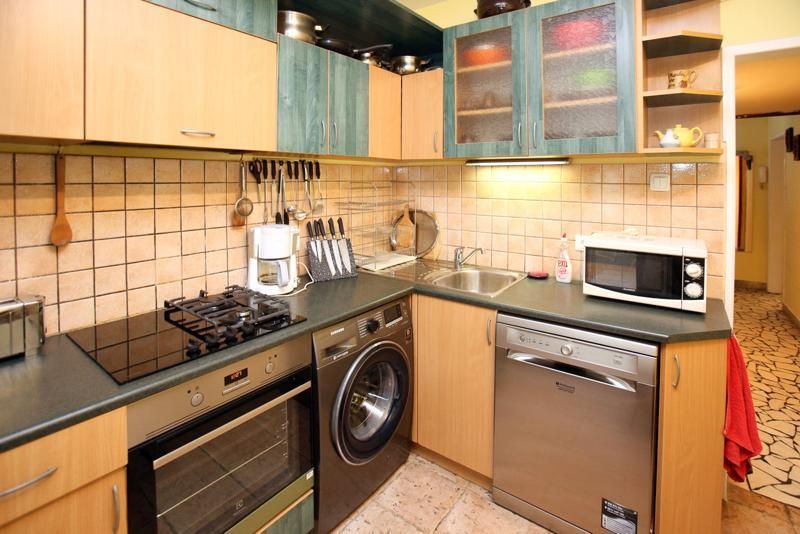 Дава се под наем Тристаен апартамент в София, Център - 140 кв.м за 1150 € - Снимка #5