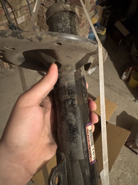 Амортизаторы Toyota Camry 50 оригинал