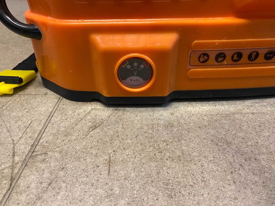 380322 Пръскачка с батерия 12V/8AH и ръчно пръскане