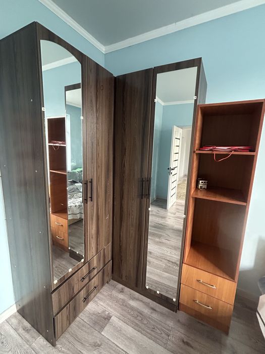 Продам угловые  шкафы и кровати