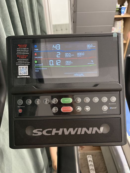 Bicicleta fitness Schwinn 590U (Zwift, Bluetooth) - Ca NOUĂ (țiplă pe ecran)