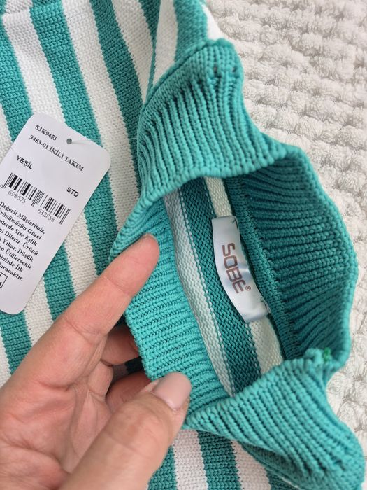 Дамски сет в бяло и зелено Комплект пола и блуза/ тениска Damski set