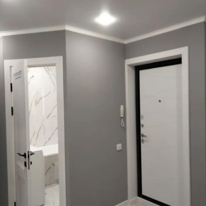 Поклейка обоев, галтелей