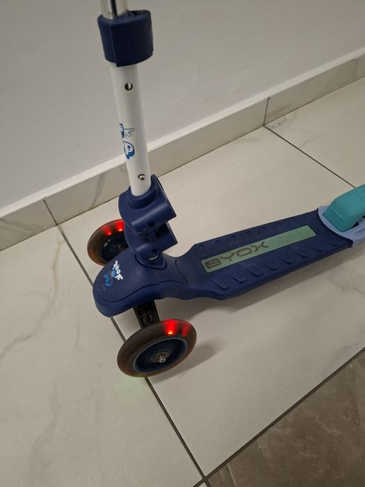 Trotineta BYOX 3 roti de silicon cu led si scaun