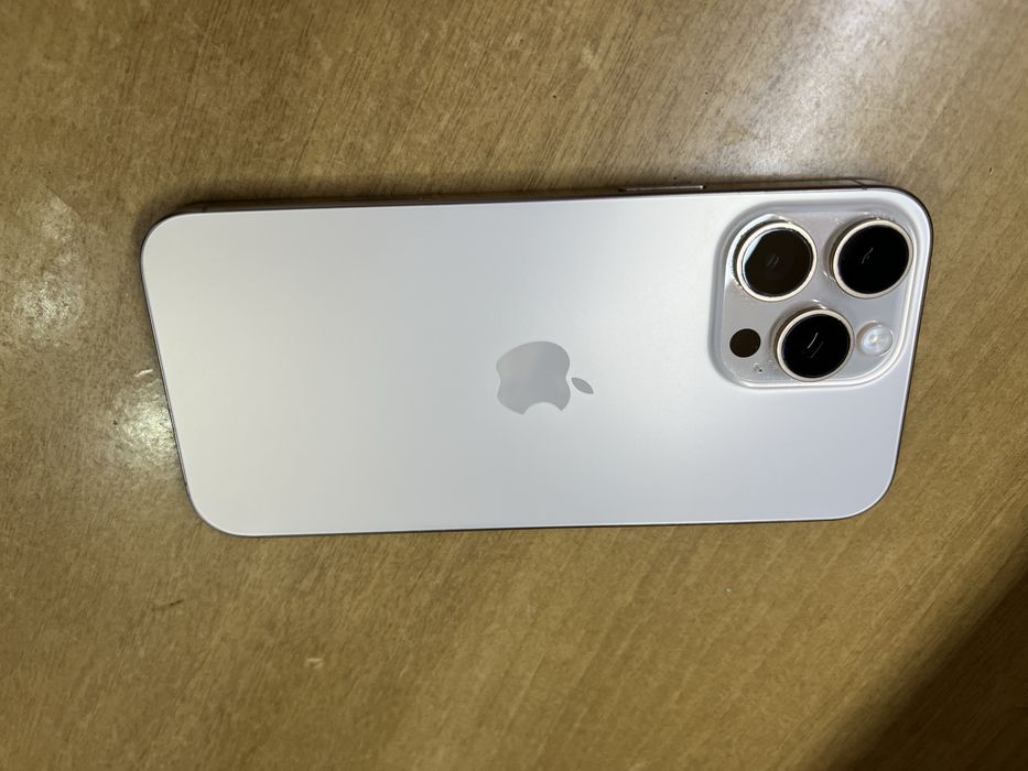 Срочно продается смартфон Apple 16 Pro Max Desert Gold