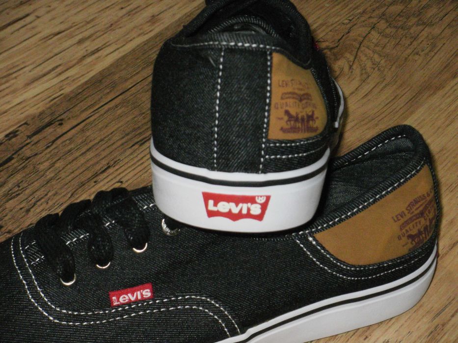 LEVI'S оригинални детски нови 38/39