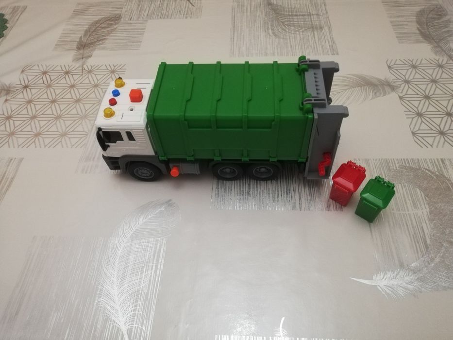 Продам  Мусоровоз игрушкыный