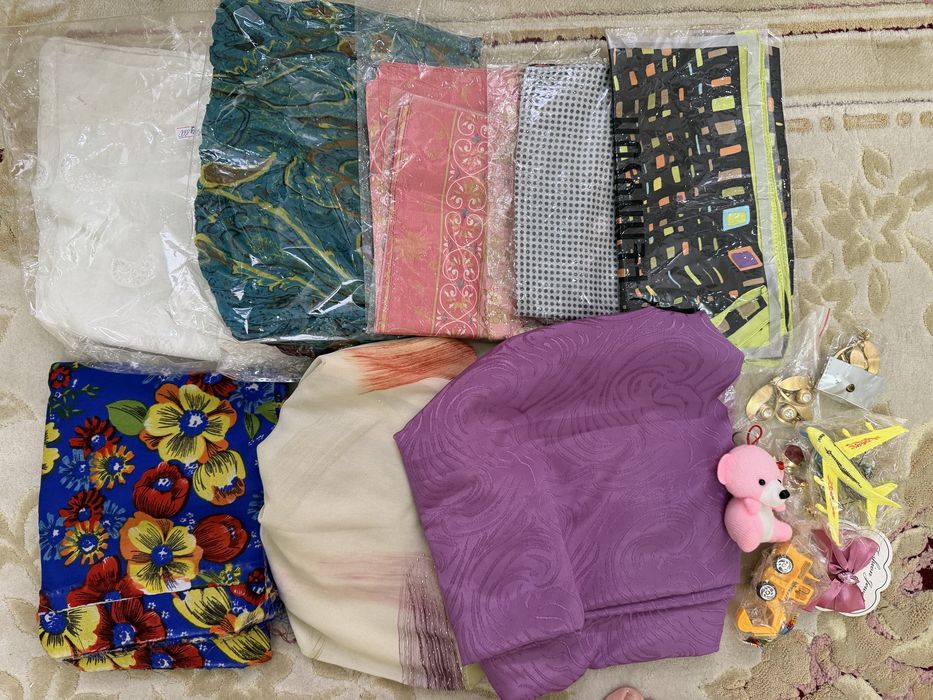 Платки и ткани и шарфы