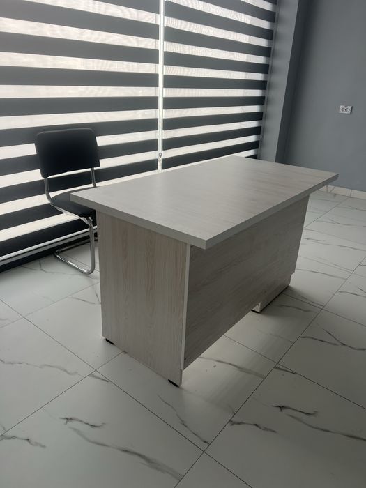 Stol (Parta) ofisnoy