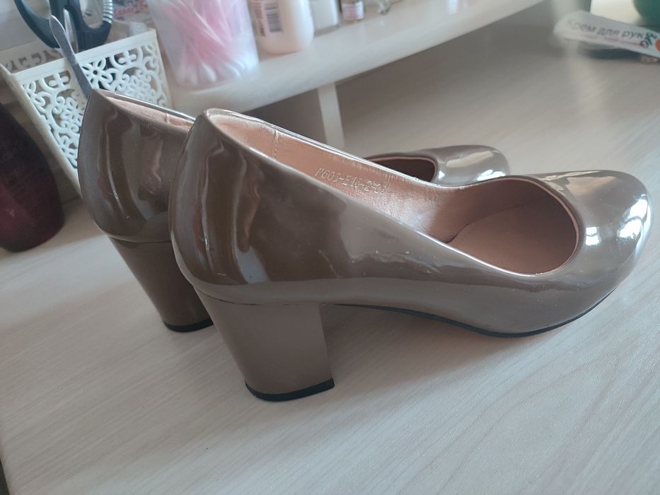 Продам женские туфли