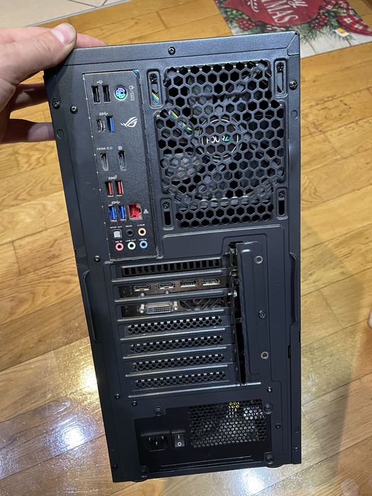Pc Republic Of Gamers , ryzen 5 3600, 16gb ram, video 8gb , 2 tera