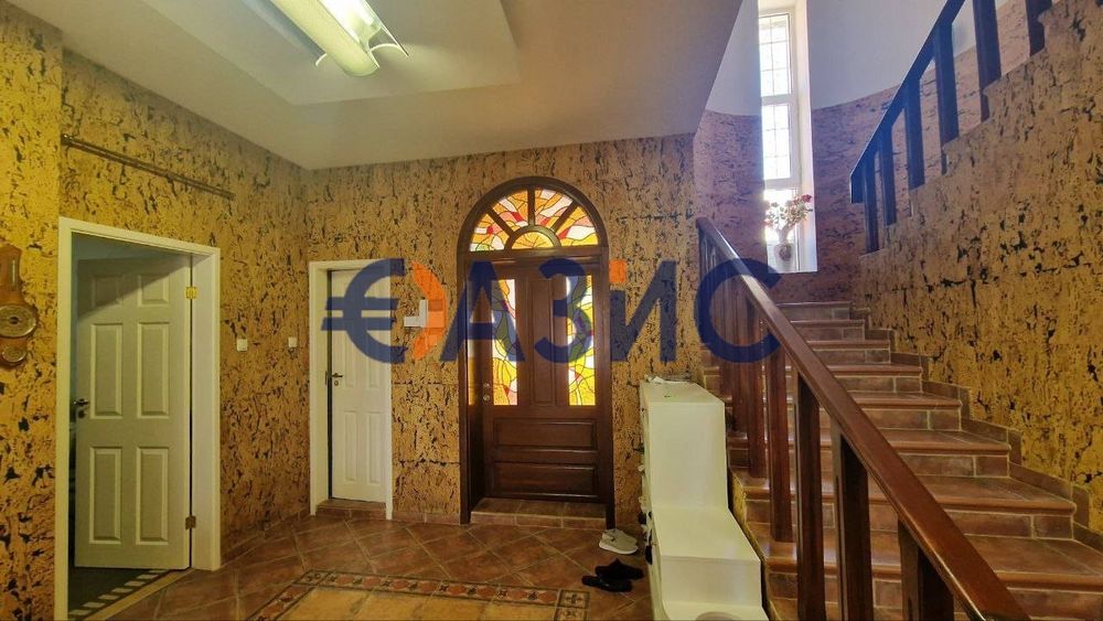 Продава се Къща в Свети Влас - 500 кв.м за 2020 €/кв.м - Снимка #4