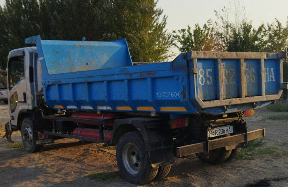 Isuzu yuk avtomashinasi