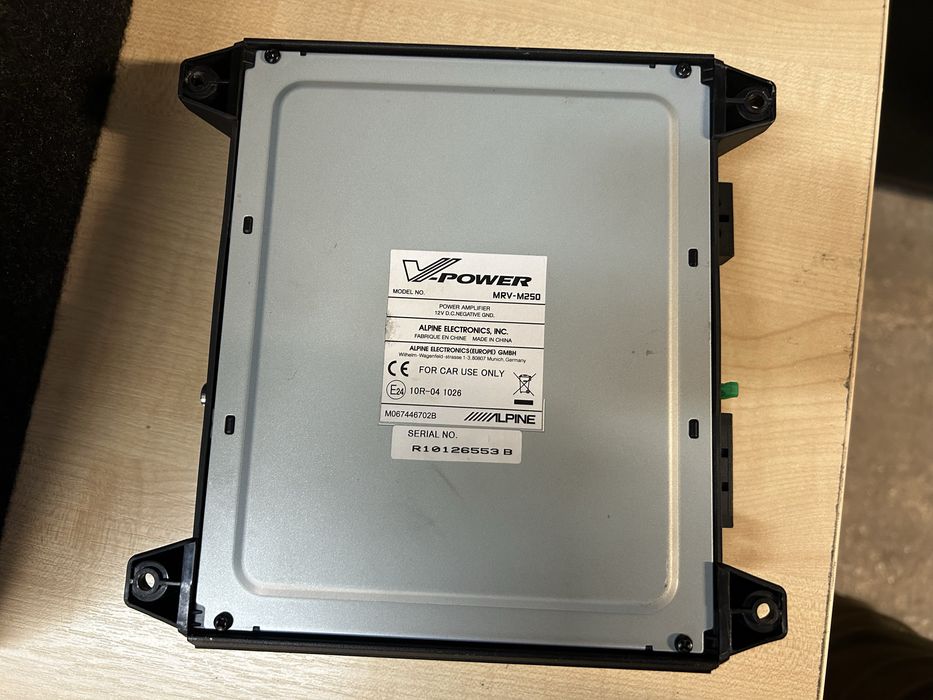 Subwoofer auto Alpine + aplificator Alpine