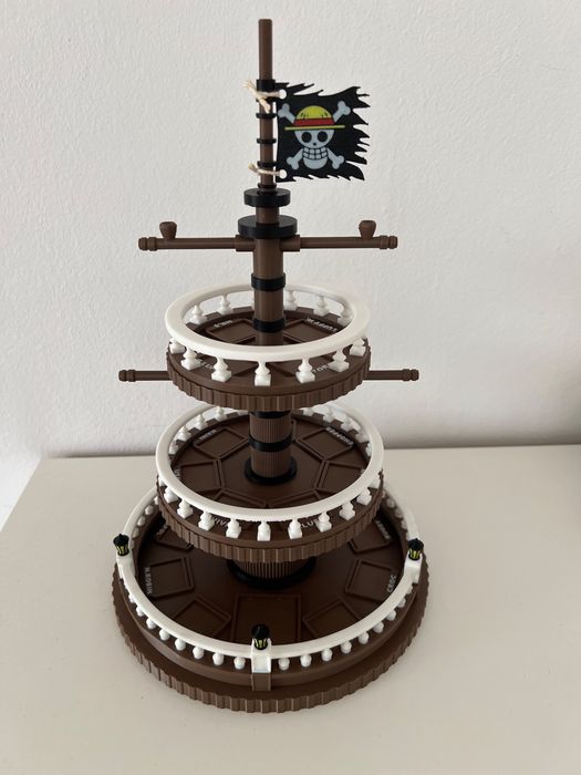 Stand expunere figurine One Piece Kinder Joy