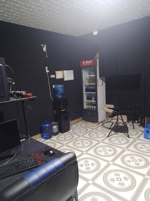 В Алмалыке Продается компьютерный клуб на 25 компьютеров.терный клуб