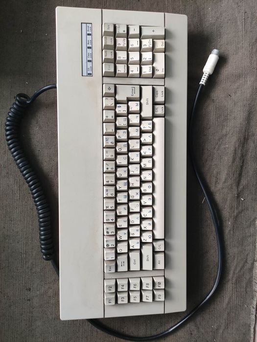 Продавам клавиатура за Правец 16