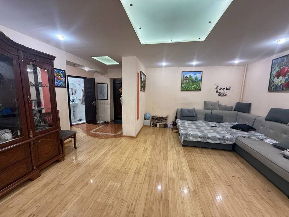 Продаётся 3/2/4 квартира, Ц2, Алайский рынок,ор 17 школа