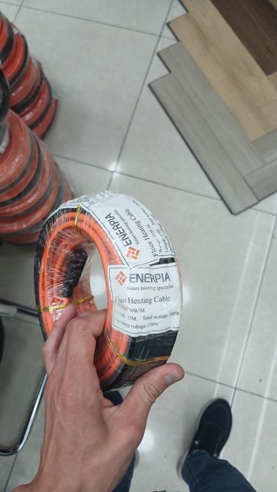 Elktro'ni to'pli pol