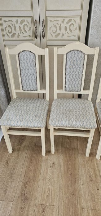 Стулья в количестве 6 шт