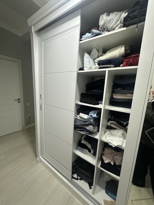 Шкаф большой вместительный