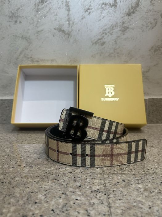 Curea Burberry reversibila