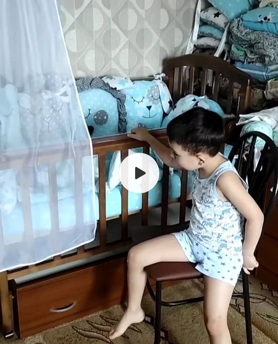 Детская кроватка.