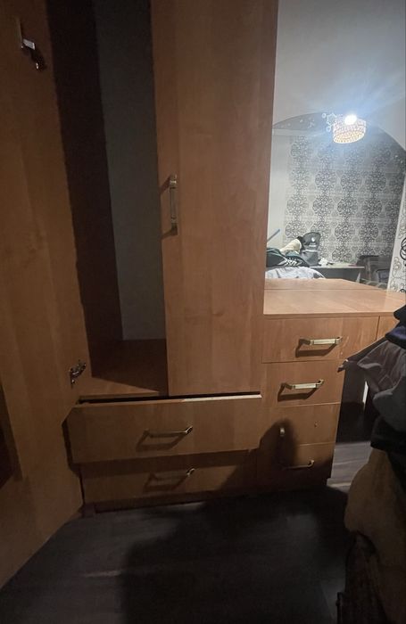 Продам шкаф тремо зеркало 2.90 высота.