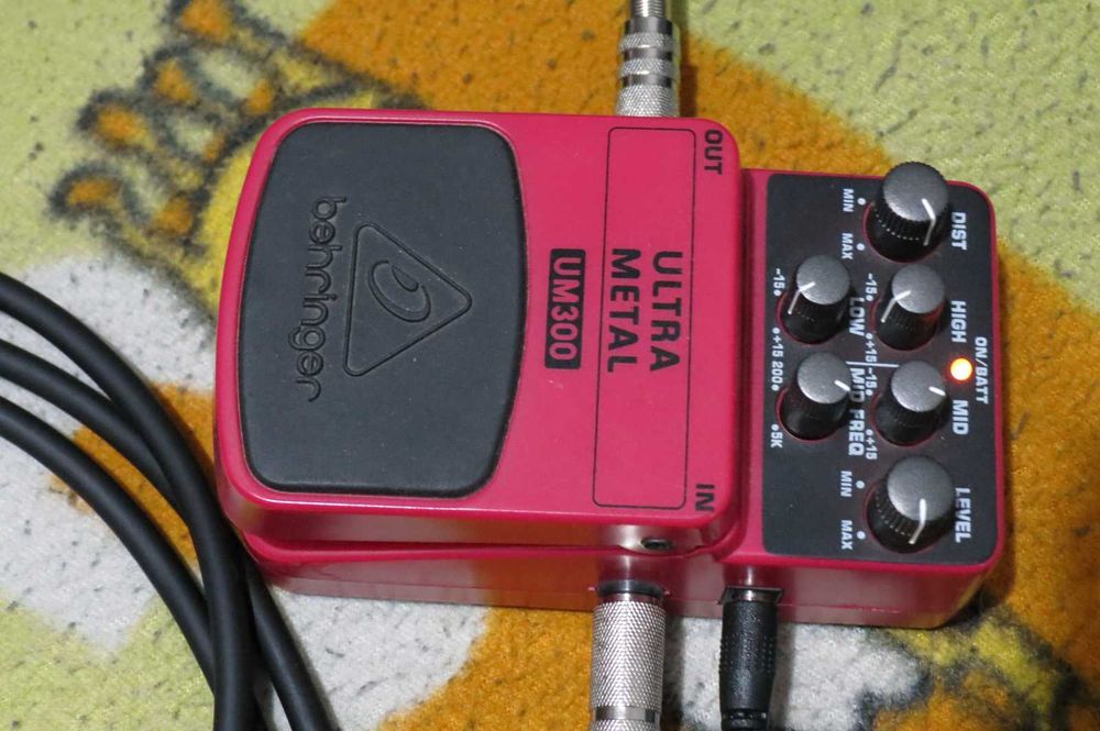 Pedala efect chitara Behringer UM300