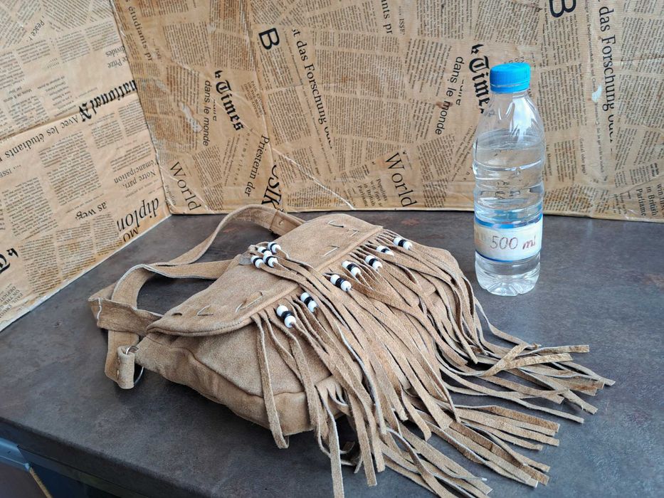 дамска чанта,малка велурена чантичка с ресни-естествена кожа,етно