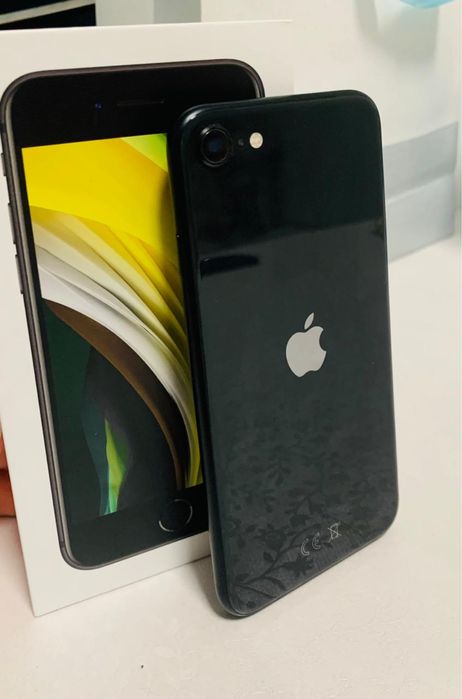 Продам Iphone Se 2020 года