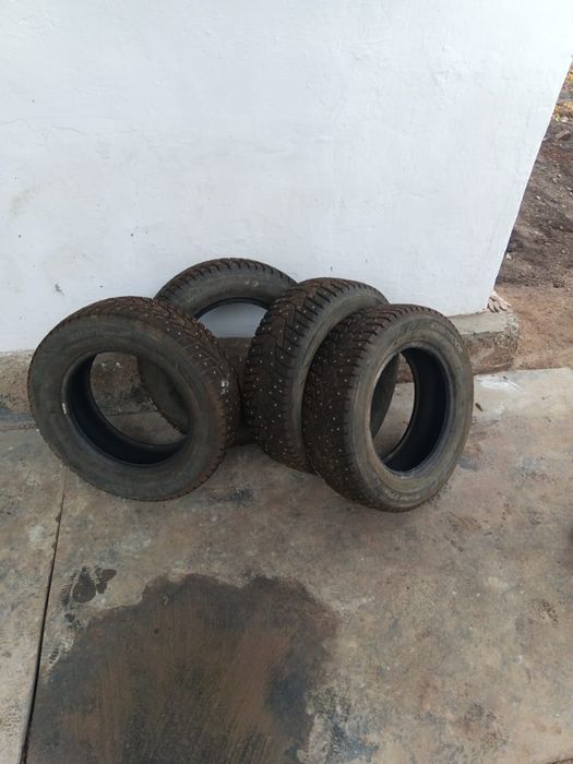 Продам зимнию резину.