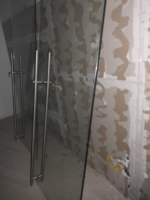 Стекляные двери ударопрочные