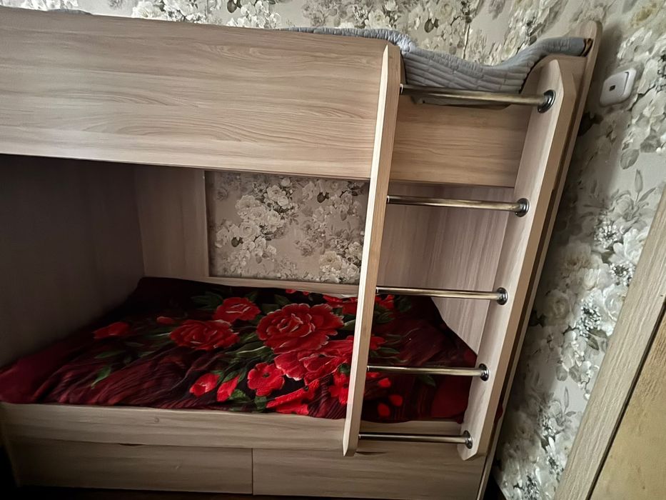 Продам двухярусную кровать