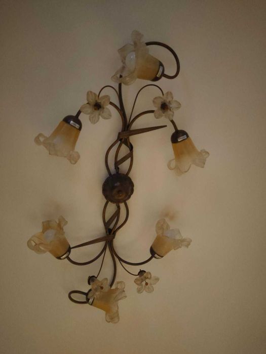 Полилей осветително тяло