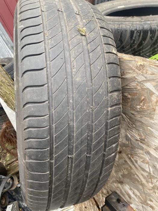 vand cauciucuri iarna si vara, pret de la 100-250 buc depinde de stare