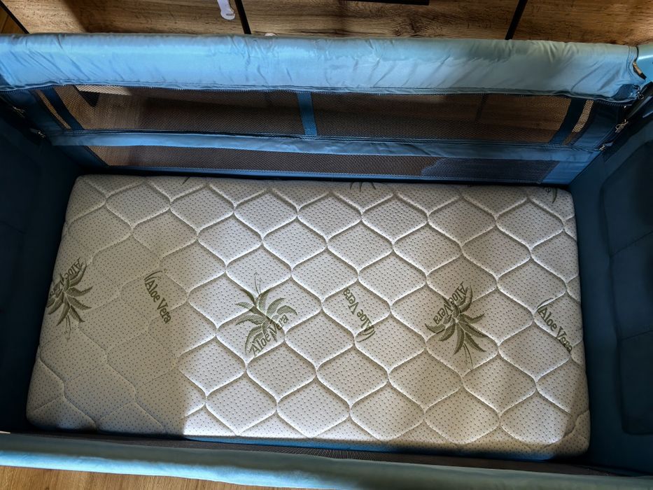 Детска сгъваема кошара Chipolino Merida с падаща преграда + матрак