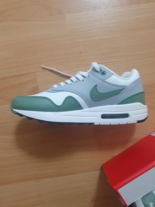 Продаются кроссовки