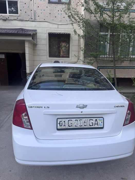 Lacetti 1.6 sotiladi
