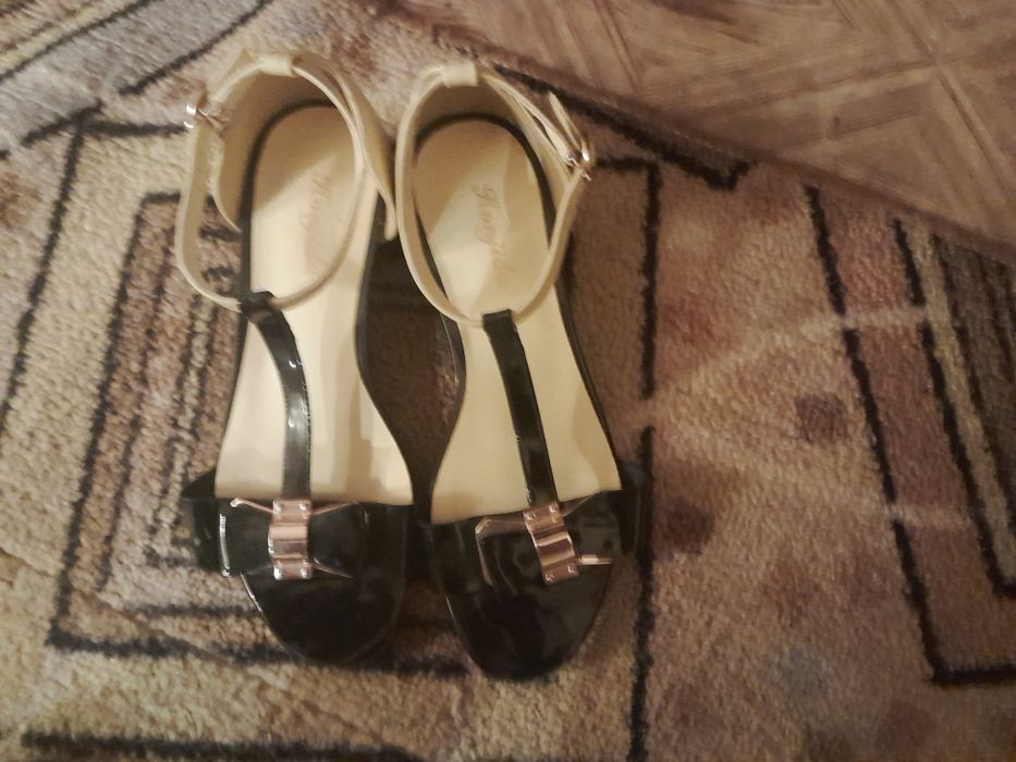 Босоножки Honjida