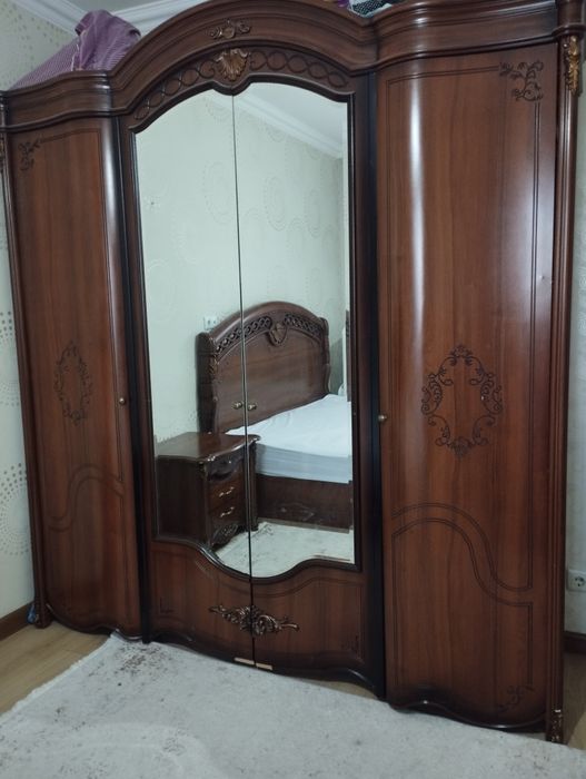 Спальни гарнитур продам. Район экспо